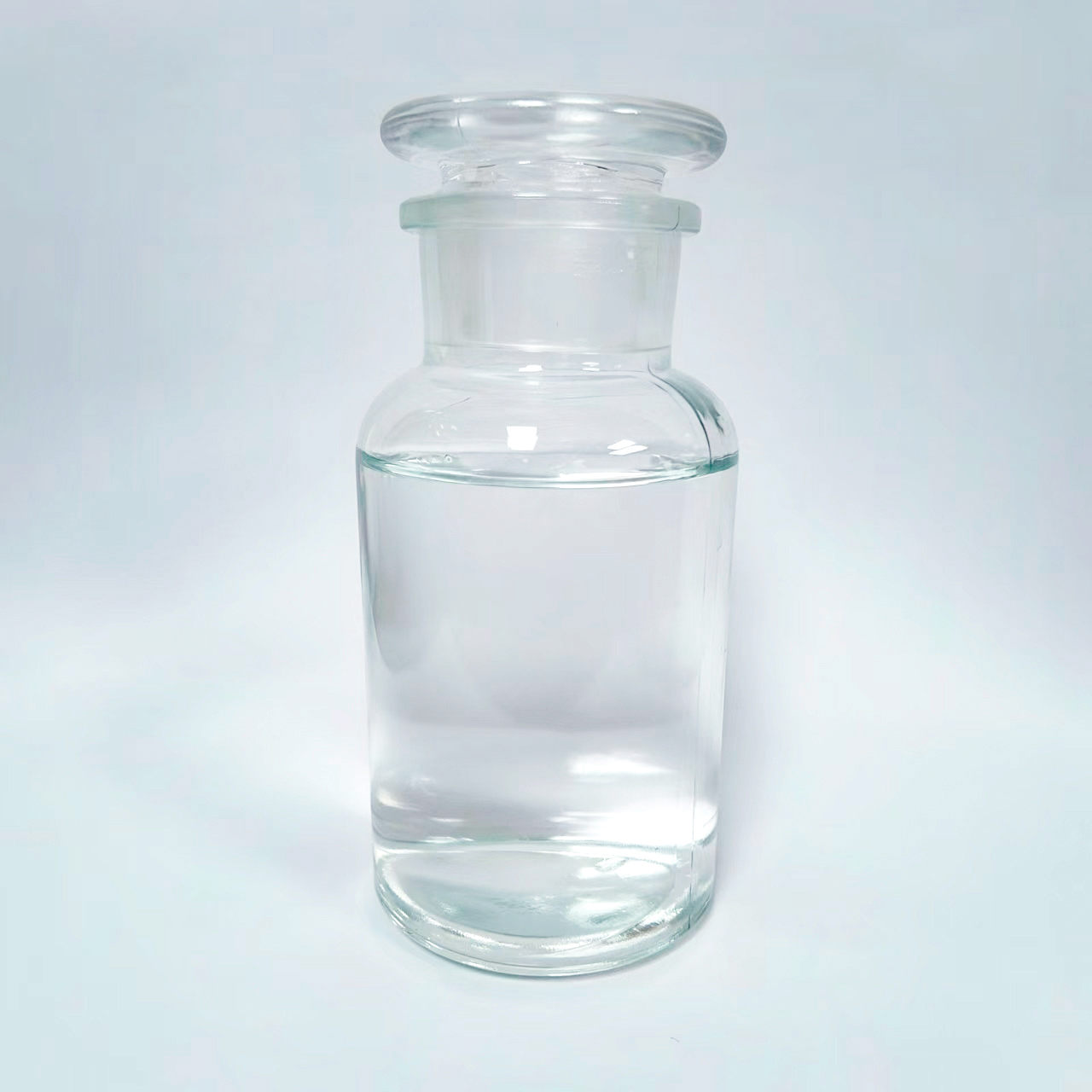 White soda ash powder in a laboratory dish
